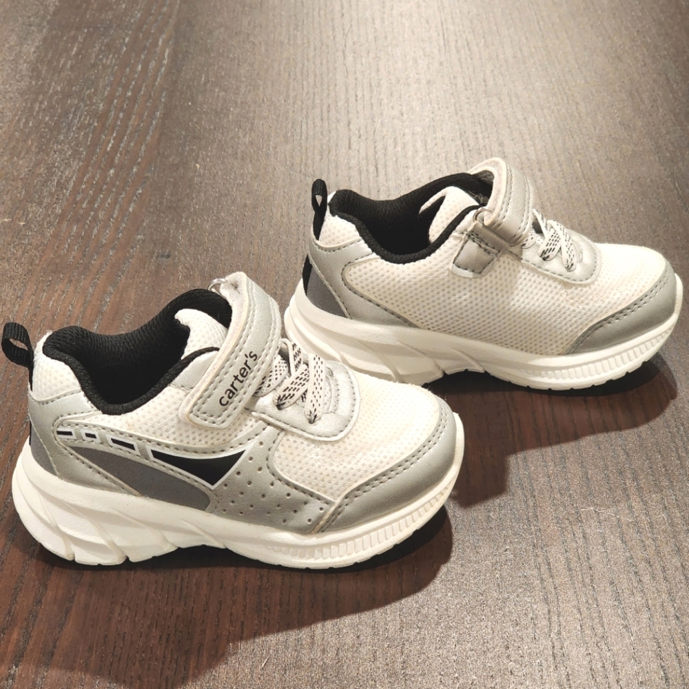 Carter's Toddler Boy Athletic Sneakers Size 5  White Grey & Black